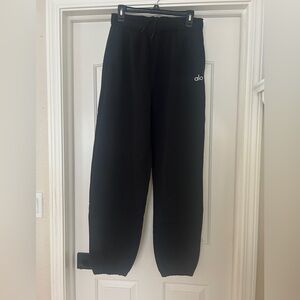 Alo yoga accolade sweats